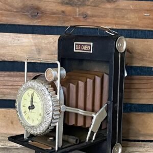 Horloge à poser déco métal appareil photo vintage