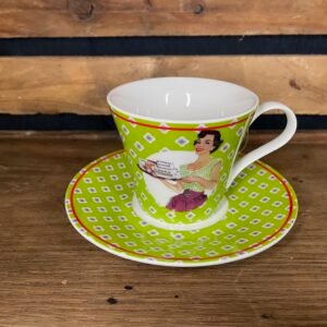 Tasse et soucoupe pin up vintage