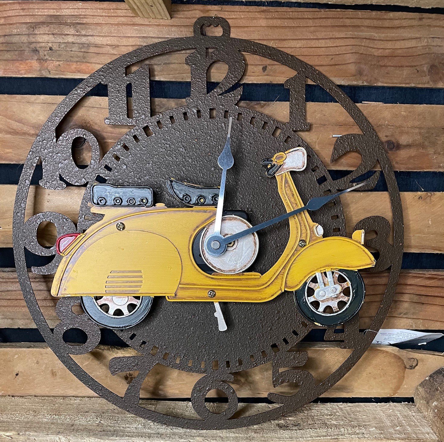 Horloge métal Vespa jaune